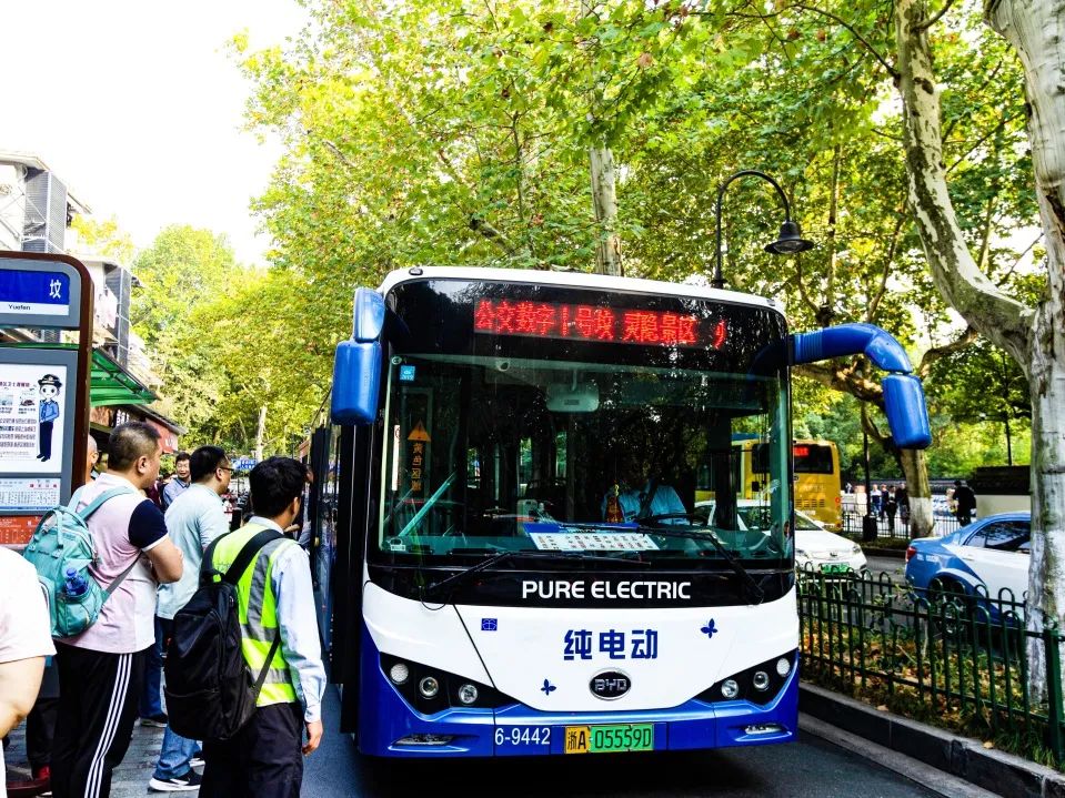 数字化改革丨杭州数字公交解锁市民绿色出行新方式
