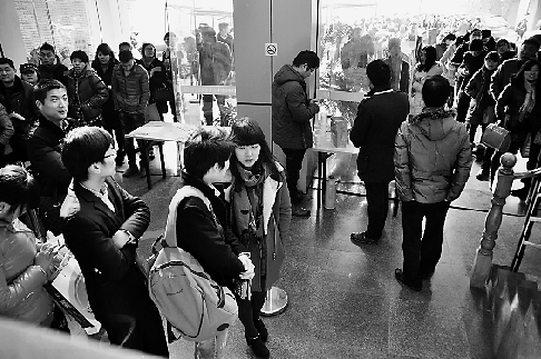 下城区婚登处一位新郎玩'失踪' 让新娘苦等2小时 下城区婚登处一位新郎玩'失踪' 让新娘苦等2小时