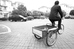 杭州一小区买人力三轮车免费给快递员在小区里接驳