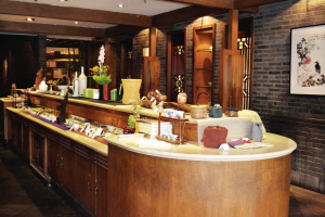 四月，到杭州品一壶清茶