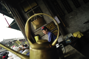 四月，到杭州品一壶清茶