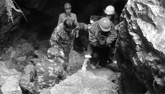 10名杭州驴友探险被困桐庐卧龙洞 其中1人重伤