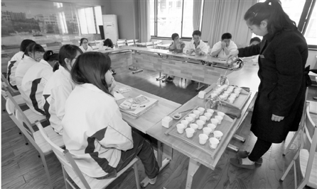 何止于米，相期以茶——茶博馆长在长河中学劝茶