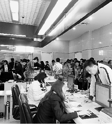 截至昨天下午5点 杭州16.3万人报名参加摇号和竞拍 截至昨天下午5点 杭州16.3万人报名参加摇号和竞拍