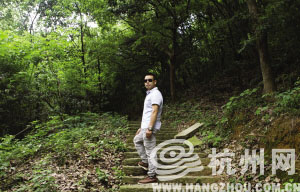 三位和著民的生活过得蛮滋润 三位和著民的生活过得蛮滋润