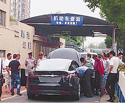 杭州首辆“特斯拉”昨上牌 进口新能源车需参与竞价摇号