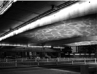 水纹云彩 织就艳丽的桥下图案