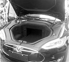 古墩路车管所昨天红了 杭城首辆上牌的特斯拉遭围观