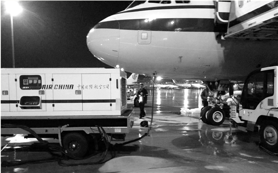 杭州飞北京航班降落前为何突改飞行方向 乘客受惊吓