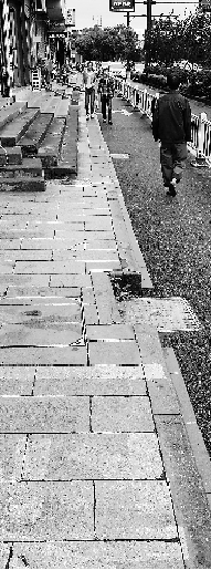 这么窄的人行道，还怎么让人走路