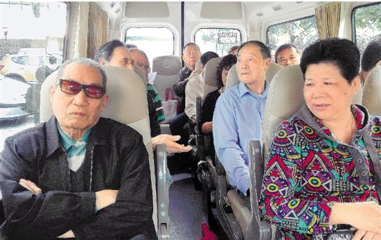 杭州上城区望江街道推出老年“定制班车” 接送点对点 服务银发族