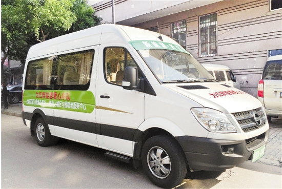 杭州上城区望江街道推出老年“定制班车” 接送点对点 服务银发族