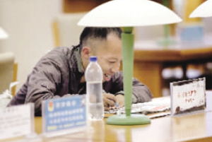 泡在杭州图书馆里的拾荒者