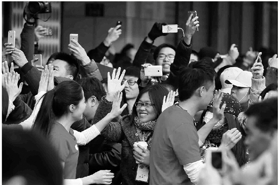 杭州苹果店开业 能修港版iPhone