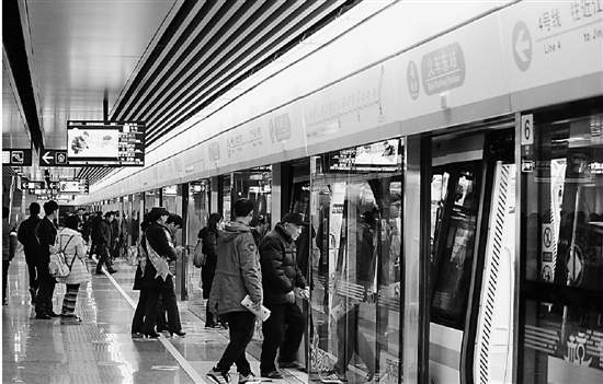 杭州地铁4号线首通段昨起试运营。
