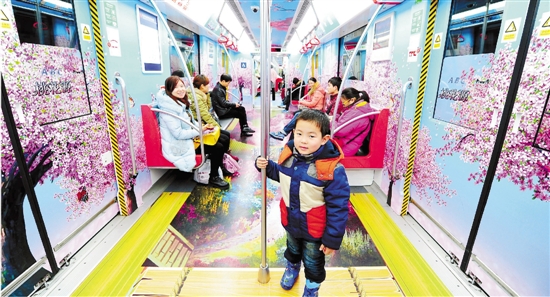最近很火的杭州地铁3D车厢竟是卫生巾广告