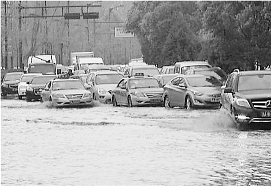 杭州昨下了一场入春以来最大的雨 之浦路“水漫金山”引发大堵车