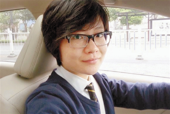 “一号专车”唯一女司机是个爱喝咖啡的85后 “一号专车”唯一女司机是个爱喝咖啡的85后