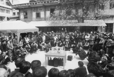 杭州10多年前的斗鸟比赛现场。照片由读者老潘提供