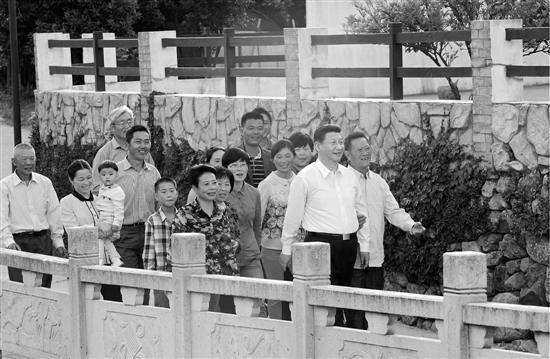 5月25日下午，习近平总书记考察舟山定海区干镇新建社区。