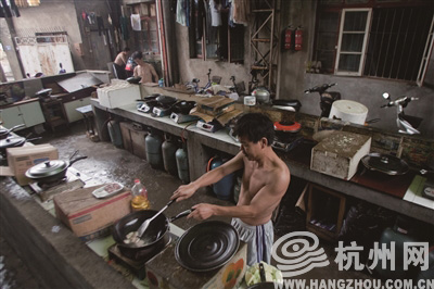 杭州最大群租房聚居区梵天寺路54号昨被全面查封