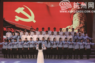 杭州举行大型群众歌咏活动 纪念抗战胜利70周年