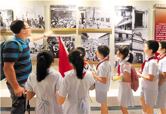 “抗日战争在浙江”图片展开幕