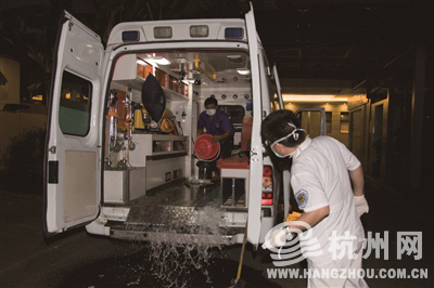 急救医生宓奔的一晚 除了救人还要报警