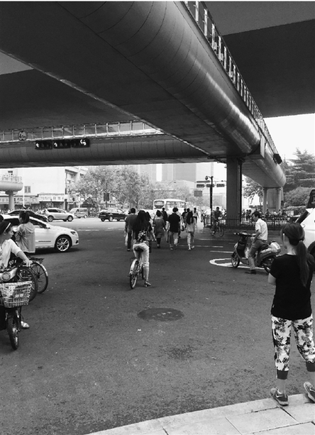 杭州秋涛路庆春路交叉口天桥突然关闭 乱了交通 杭州秋涛路庆春路交叉口天桥突然关闭 乱了交通