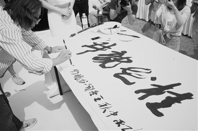 首届西湖桂花文化节昨天开幕 今年的桂花龙井上市了