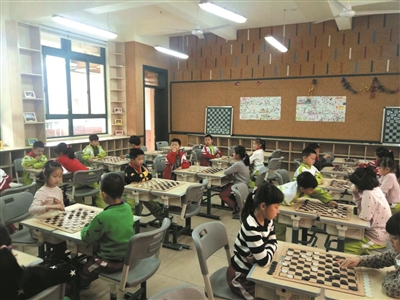 国际跳棋在杭州中小学很受欢迎 冠军出了一个又一个