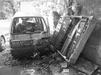 废旧车辆车主请在5月28日前自行处理你们的车 逾期三部门将着手依法清理