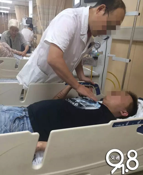 突发！保俶路上路虎与出租车迎头相撞！