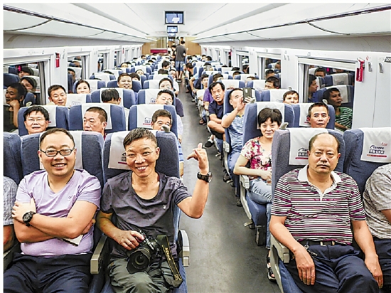 9月10日19时23分，高铁G7316次列车准时从诸暨发车，24分钟后到达杭州东站。 郭斌 陈泽燕 郭浩阳 摄 