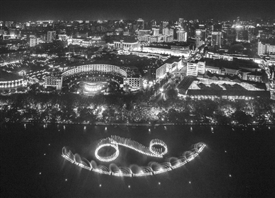 西湖音乐喷泉和城市夜景 