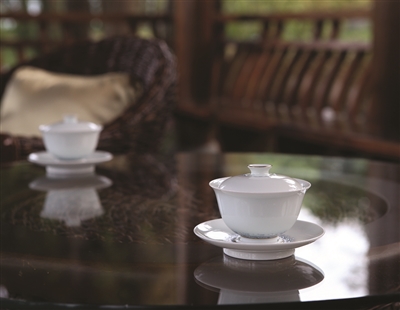 “杭州的声音”套系里的盖碗，现命名为“西湖茶叙”。