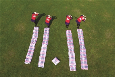 杭州终于出太阳了！4个姑娘一口气晒了3000条被子