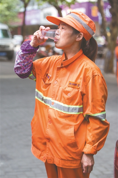 陈玉珍，54岁，青年路环卫工，江苏宿迁人