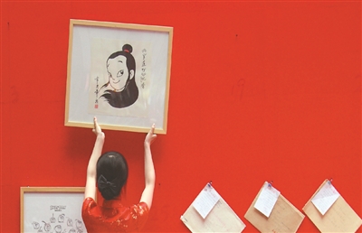2012年中国国际动漫节上举行了动漫博物馆藏品捐赠仪式，礼仪小姐把上海上海美影厂老艺术家常光希捐赠的《宝莲灯》展品挂到展示墙上。
