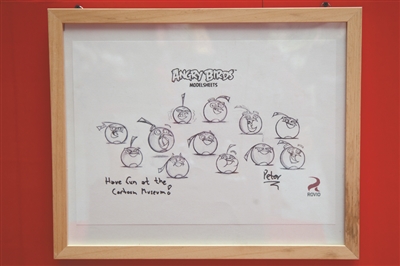 2012年，《愤怒的小鸟》开发商Rovio公司的首席营销官彼得向动漫博物馆捐赠游戏手稿一幅。