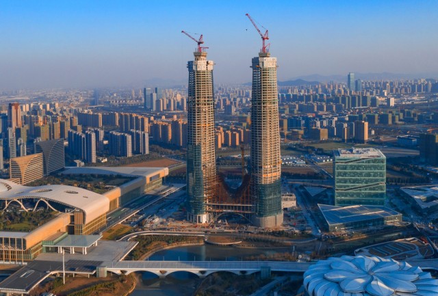 3026米杭州之门塔楼主体结构结顶