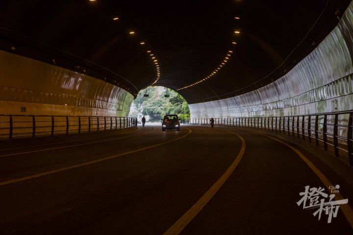万松岭隧道成网红打卡点 这里真的适合拍照吗?