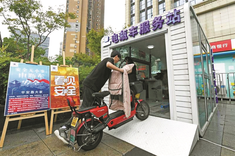 杭州人家门口有了电瓶车“体检站”