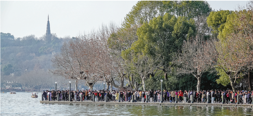 金龙翩翩舞春风！春节假期 杭州景区（景点）共接待游客1350.67万人次
