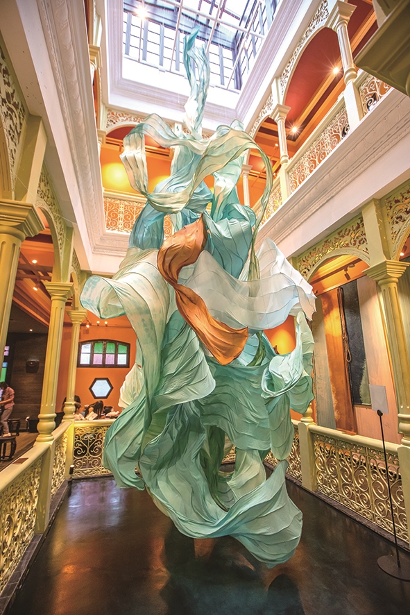 二楼中庭“罗氲烟岚”装置