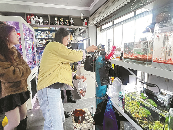 开业一年,店主积累了一拨年轻客群。