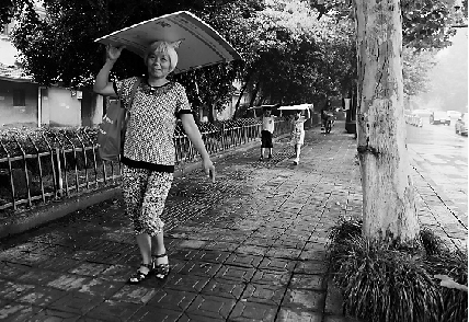 7月上旬多阵雨，气温也将节节高