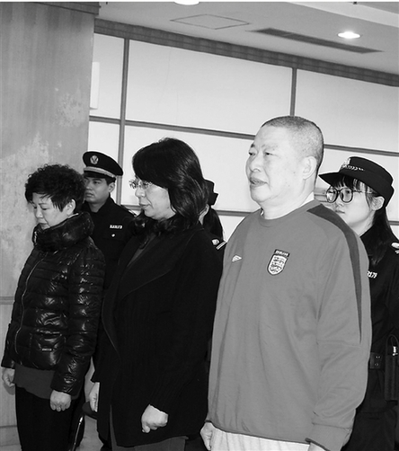 张裕兴仍被判处有期徒刑6年 大伯大妈们：“他去坐牢了，欠我们的钱怎么办？”