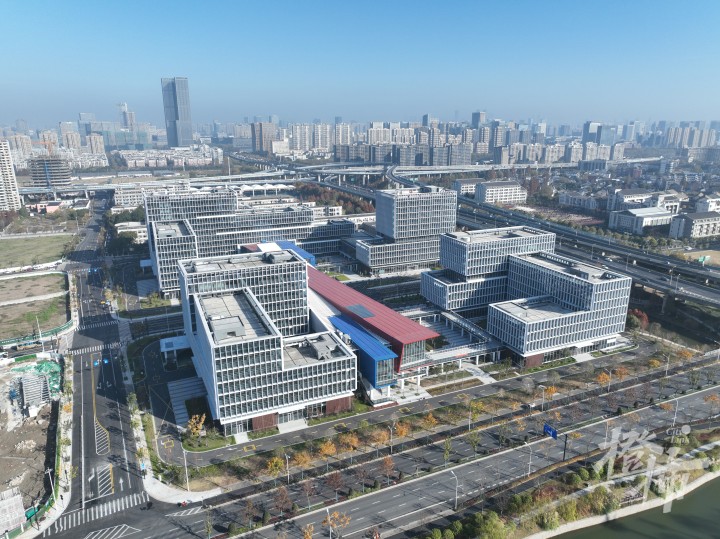 浙江首个工业综合体开园 杭州最小的城区如何破解产业空间瓶颈？