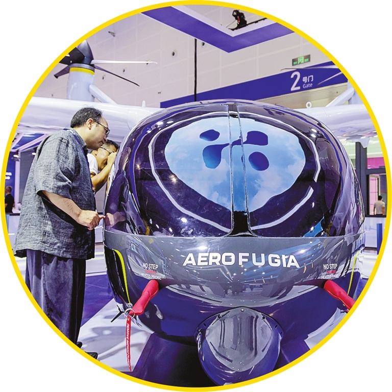 价值千万元的沃飞航空飞行器,成了数贸会上的“网红”。